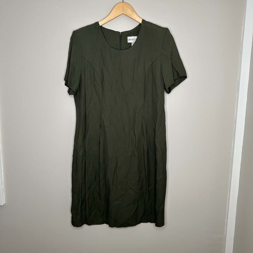 Betsy's Things Dress Women 12P Olive EUC Vintage Made in USA Sheath Short Sleeve